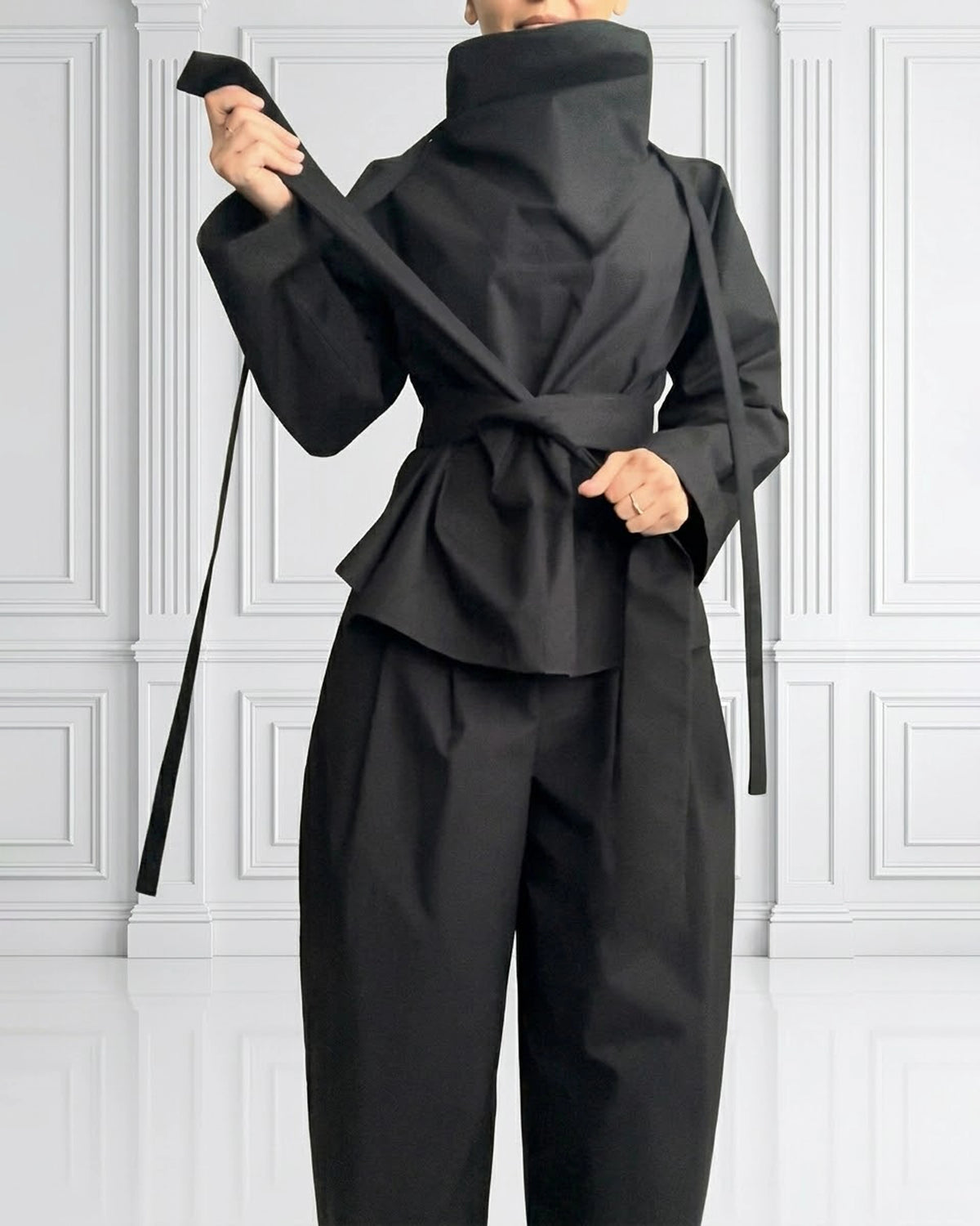 Burcu Aslan TOTAL OUTFIT BLACK, COTTON SET WITH FUNCTIONAL COLLAR (2-PIECE PANTS/SHIRT SET)