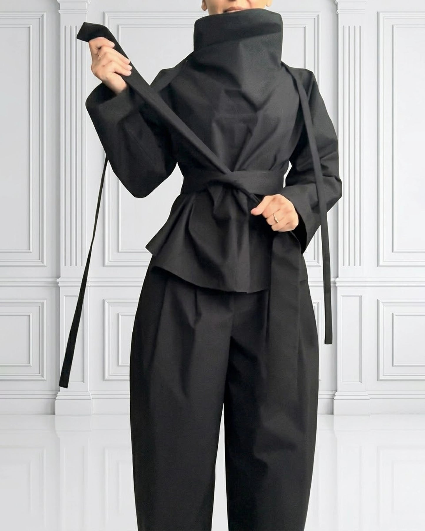 Burcu Aslan TOTAL OUTFIT BLACK, COTTON SET WITH FUNCTIONAL COLLAR (2-PIECE PANTS/SHIRT SET)