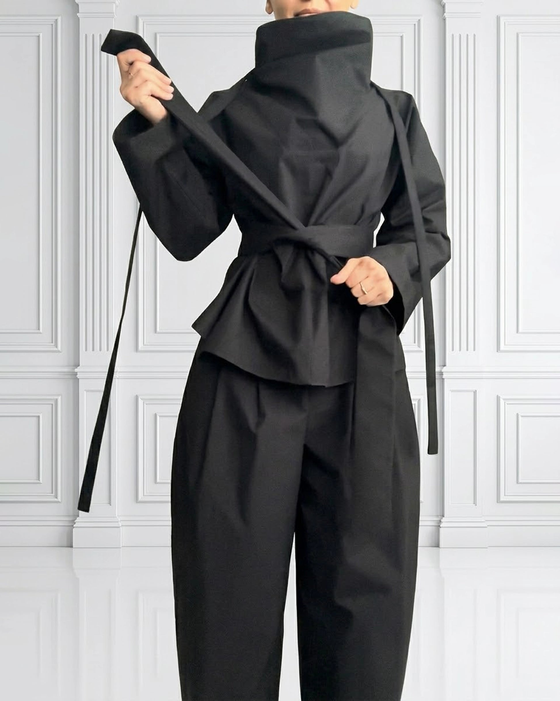Burcu Aslan TOTAL OUTFIT BLACK, COTTON SET WITH FUNCTIONAL COLLAR (2-PIECE PANTS/SHIRT SET)