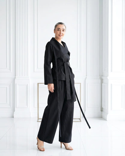Burcu Aslan TOTAL OUTFIT BLACK, COTTON SET WITH FUNCTIONAL COLLAR (2-PIECE PANTS/SHIRT SET)