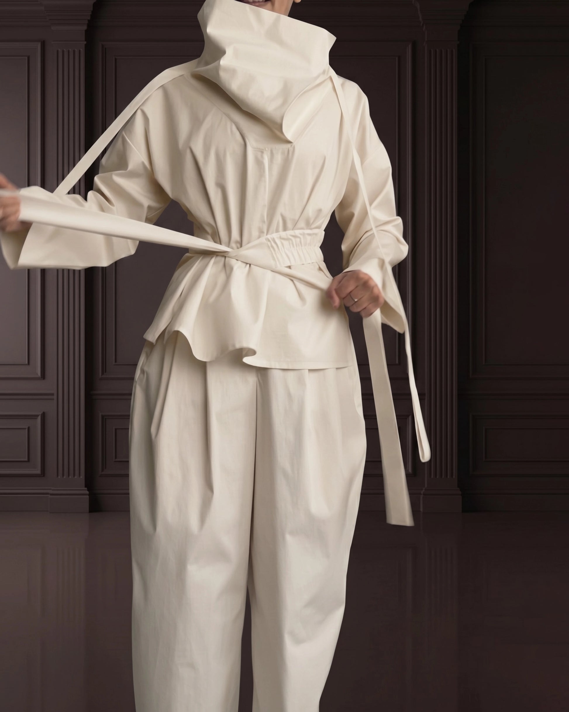 Burcu Aslan TOTAL OUTFIT BONE, COTTON SET WITH FUNCTIONAL COLLAR (2-PIECE PANTS/SHIRT SET)