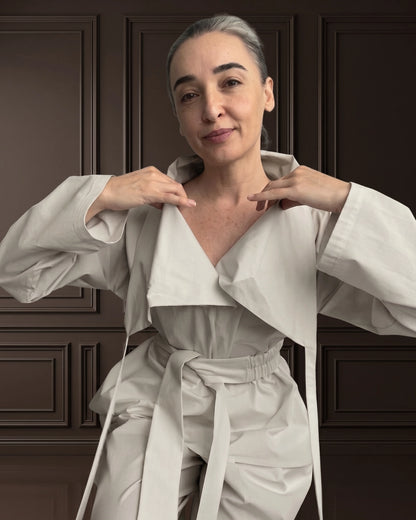 Burcu Aslan TOTAL OUTFIT BONE, COTTON SET WITH FUNCTIONAL COLLAR (2-PIECE PANTS/SHIRT SET)