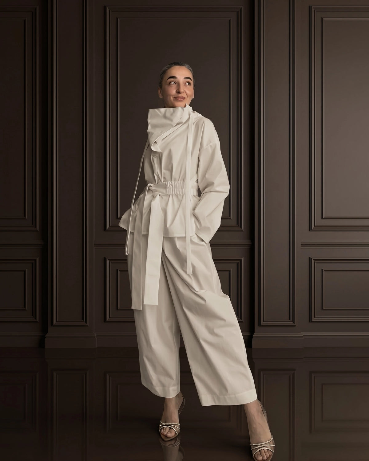 Burcu Aslan TOTAL OUTFIT BONE, COTTON SET WITH FUNCTIONAL COLLAR (2-PIECE PANTS/SHIRT SET)
