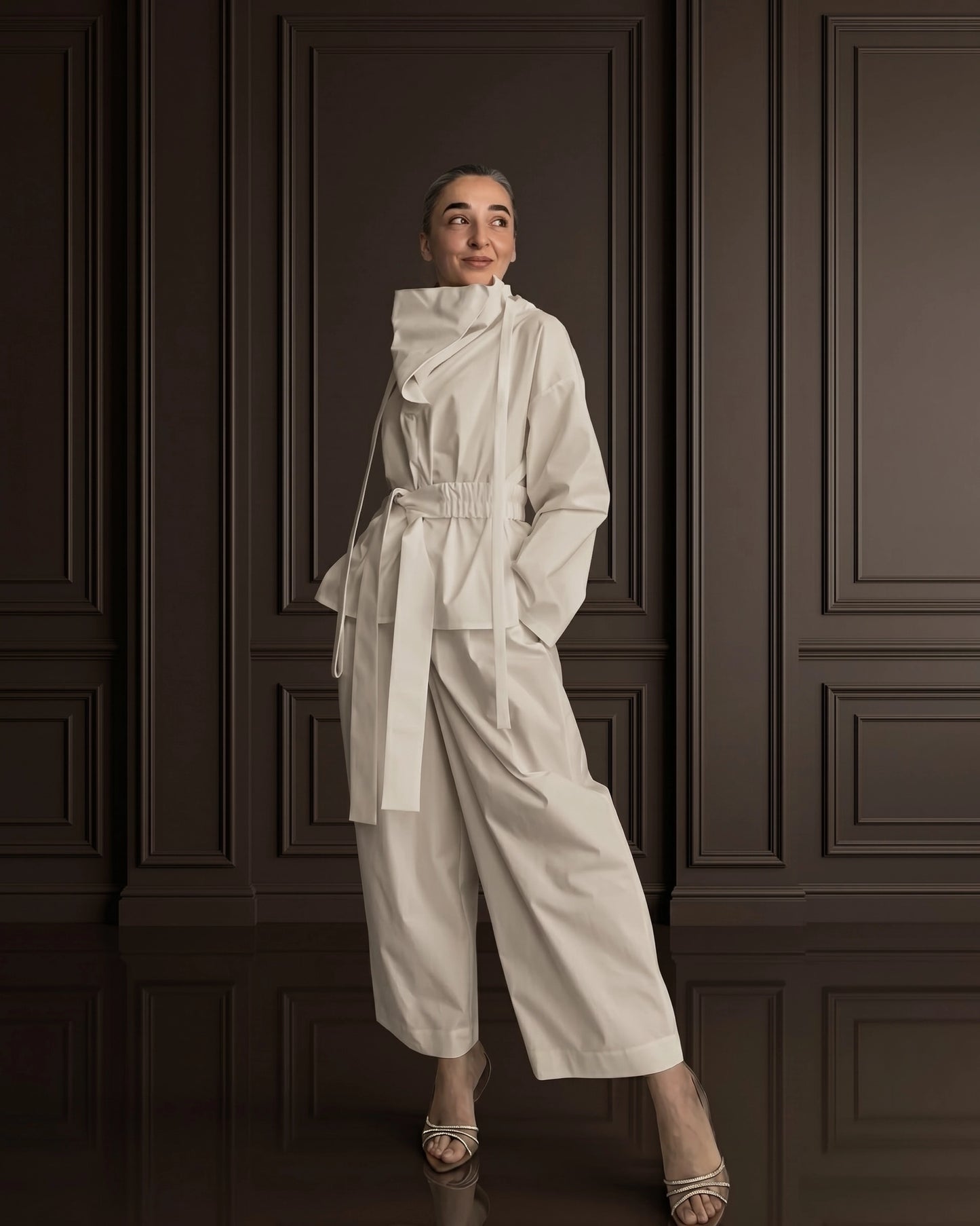 Burcu Aslan TOTAL OUTFIT BONE, COTTON SET WITH FUNCTIONAL COLLAR (2-PIECE PANTS/SHIRT SET)