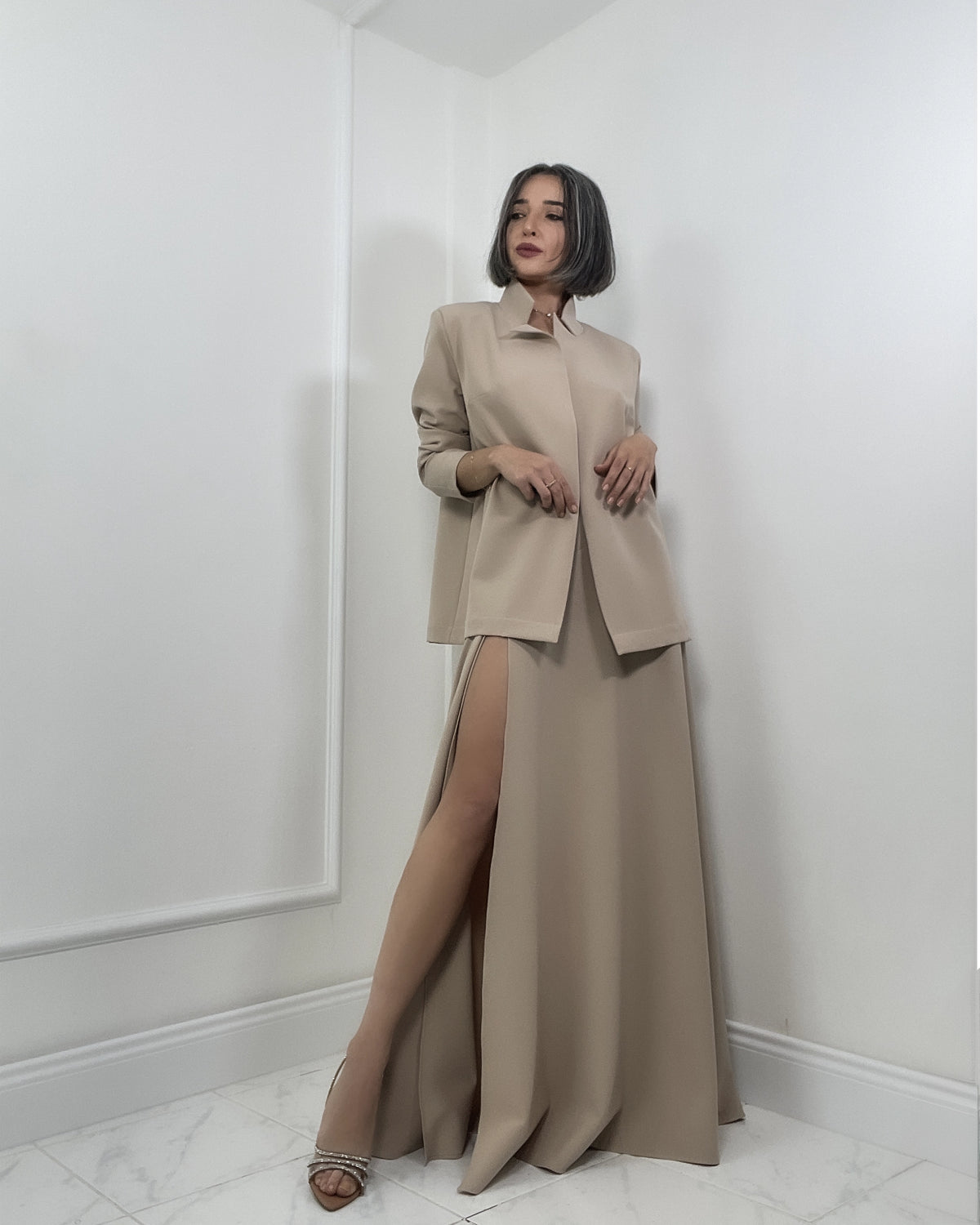 Burcu Aslan TOTAL OUTFIT CASI LOOK (JACKET + SKIRT)