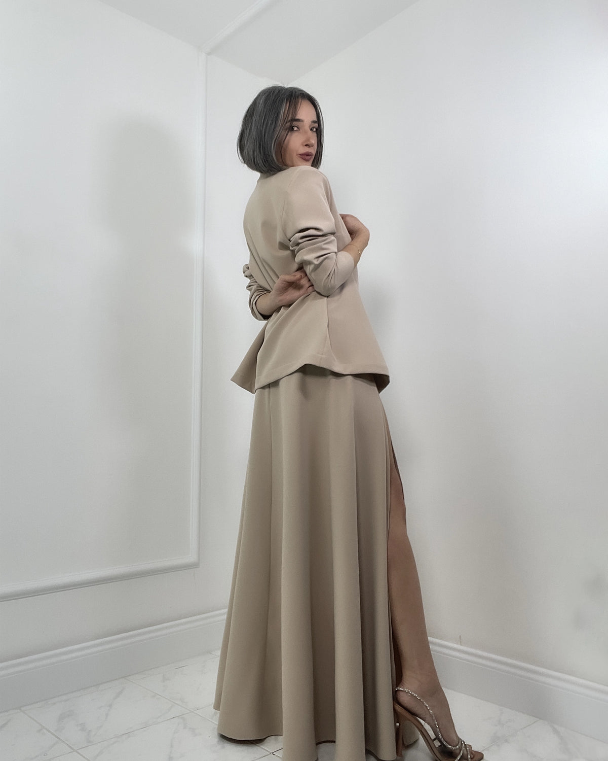 Burcu Aslan TOTAL OUTFIT CASI LOOK (JACKET + SKIRT)