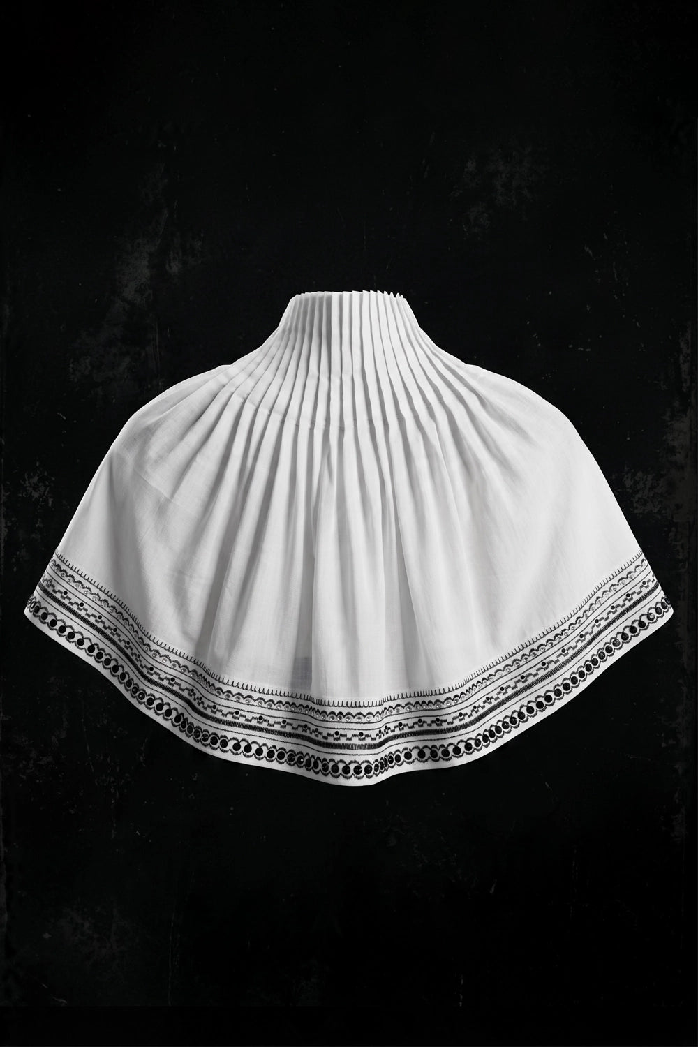 HOTA HIGH NECK CRYSTAL BLACK EMBROIDERED WHITE CAPE