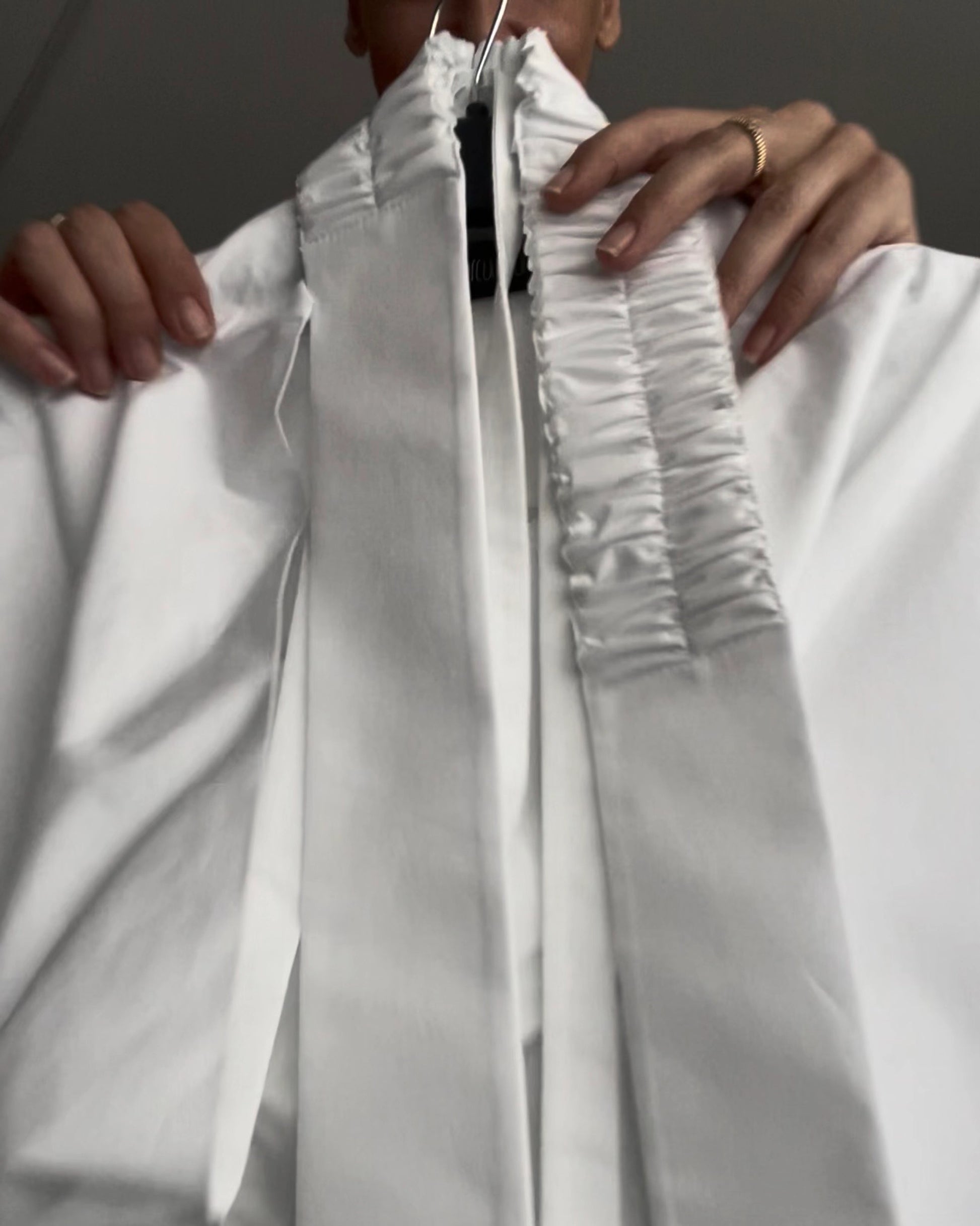 Burcu Aslan TOTAL OUTFIT WHITE, COTTON SET WITH FUNCTIONAL COLLAR (2-PIECE PANTS/SHIRT SET)